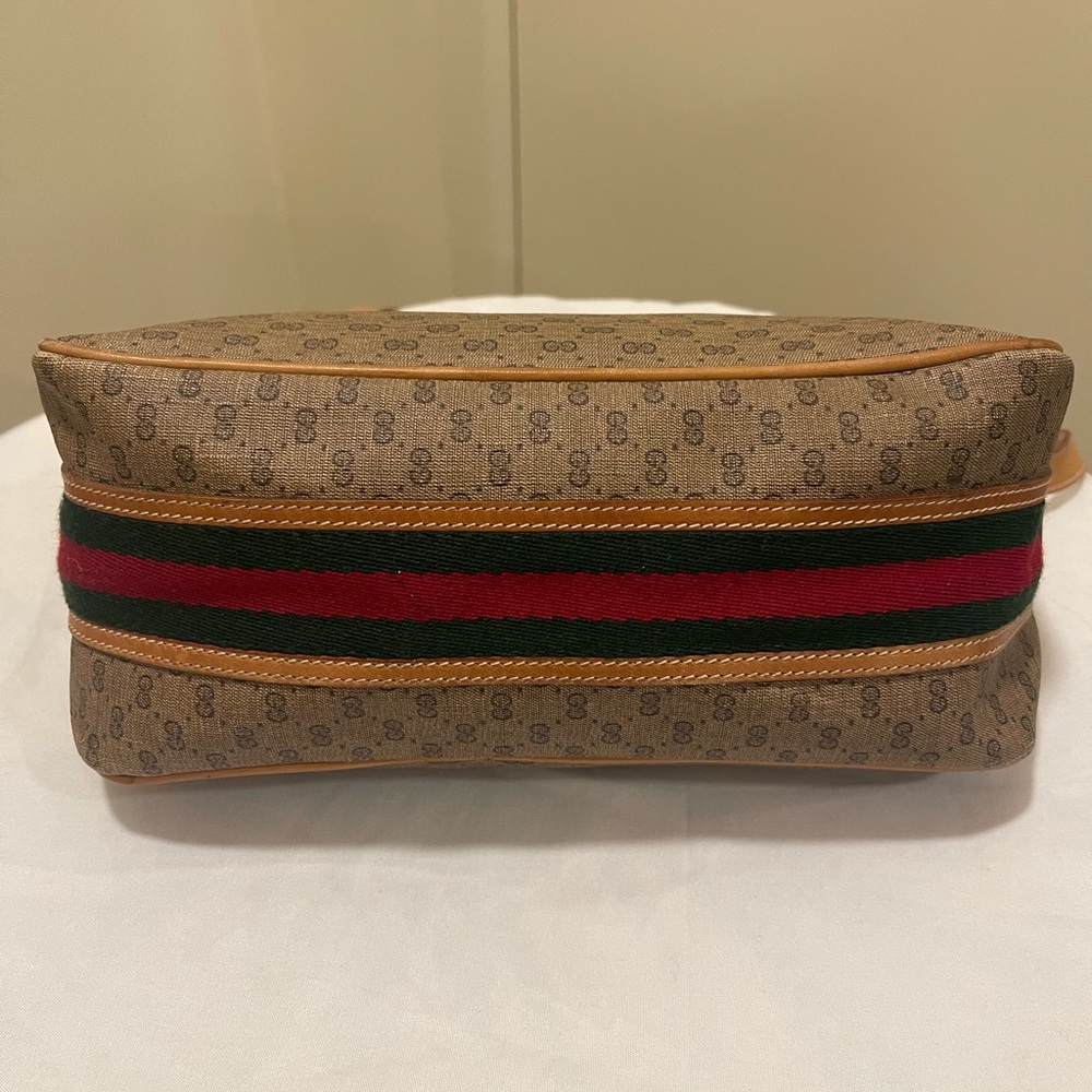Gucci Vintage 1970’s-1980’s C monogram Call outs are peeling on inside and strap - Picture 2 of 14